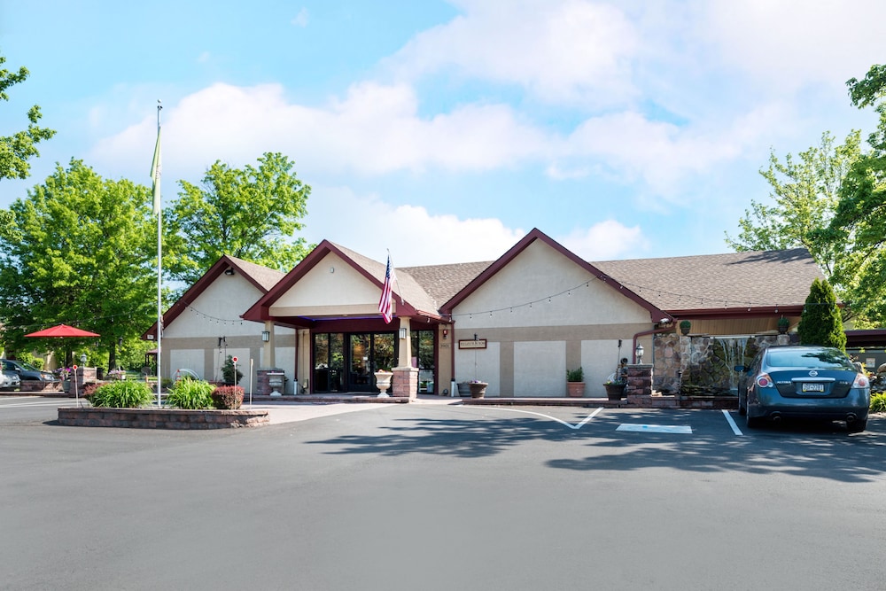 Exterior, Inn of the Dove Romantic Suites with Jetted Tub & Fireplace