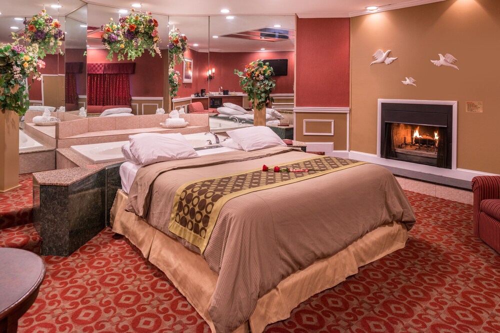 Room, Inn of the Dove Romantic Suites with Jetted Tub & Fireplace