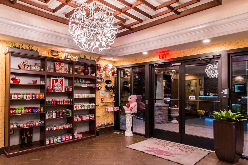 Gift shop, Inn of the Dove Romantic Suites with Jetted Tub & Fireplace