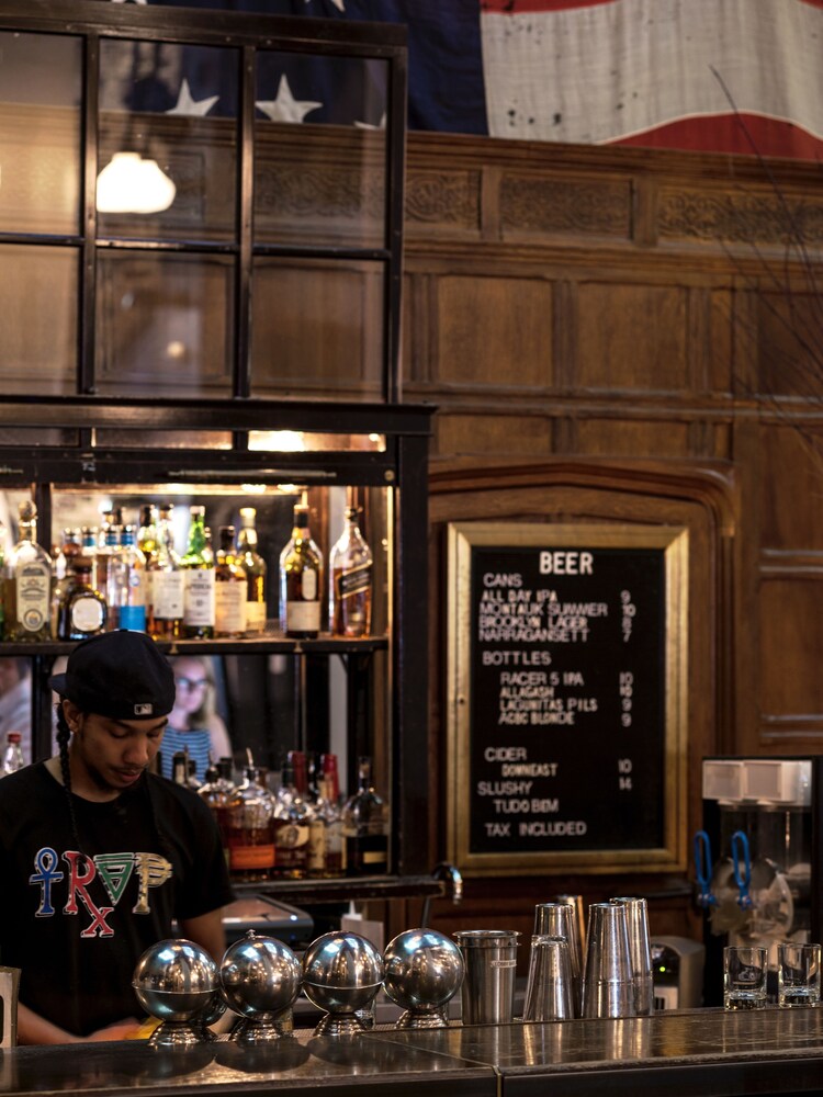 Hotel Bar