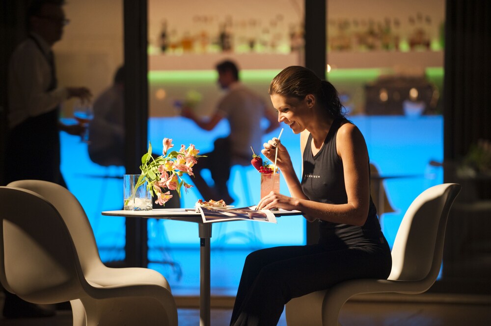 Hotel Bar