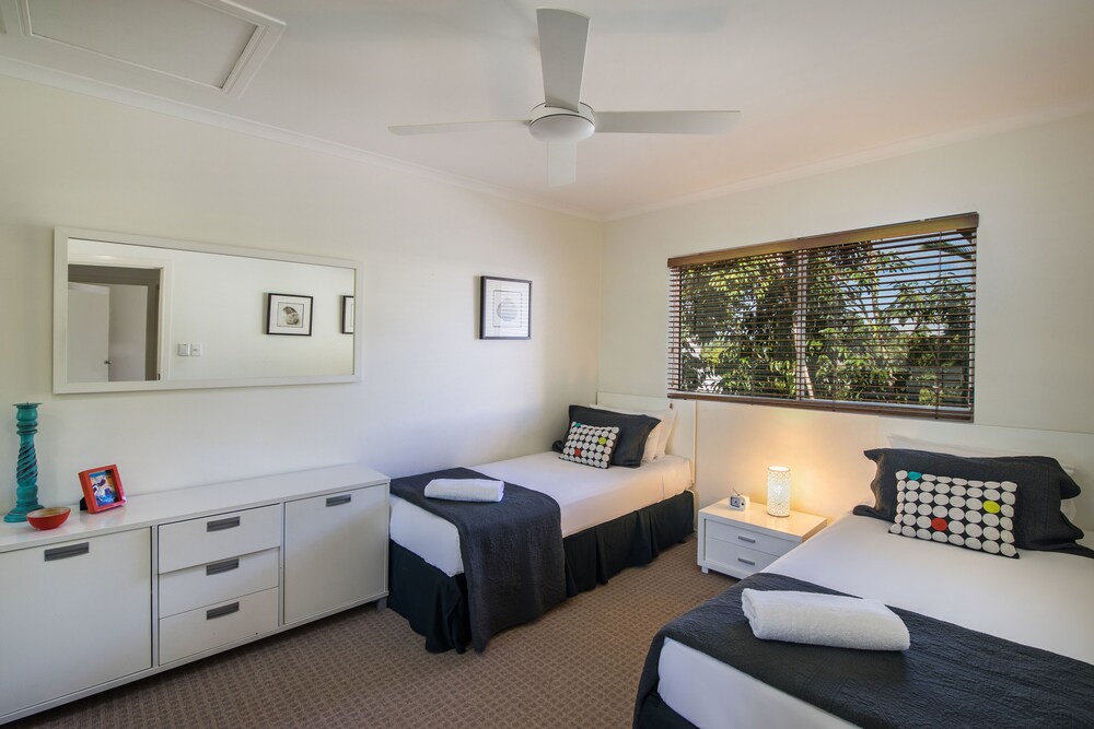Apartment, 2 Bedrooms, Pool View - Guestroom
