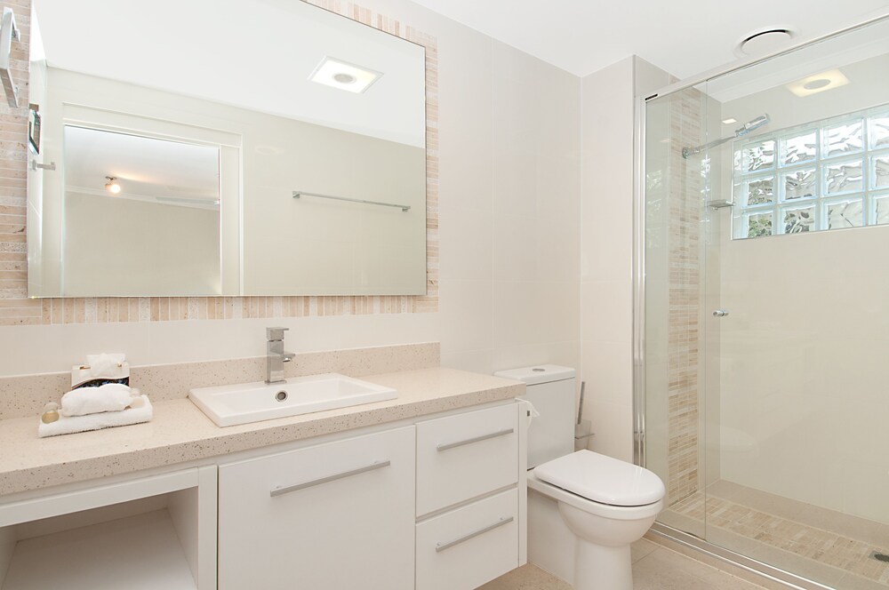 2 Bedroom River Front Apartment - Bathroom