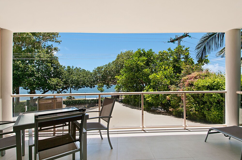 2 Bedroom River Front Apartment - Balcony