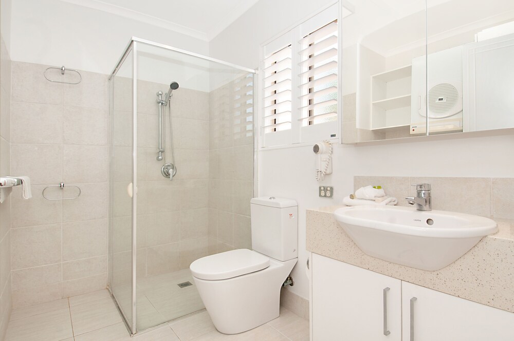 1 Bedroom Apartment - Bathroom