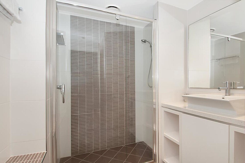 3 Bedrooms Apartment - Bathroom