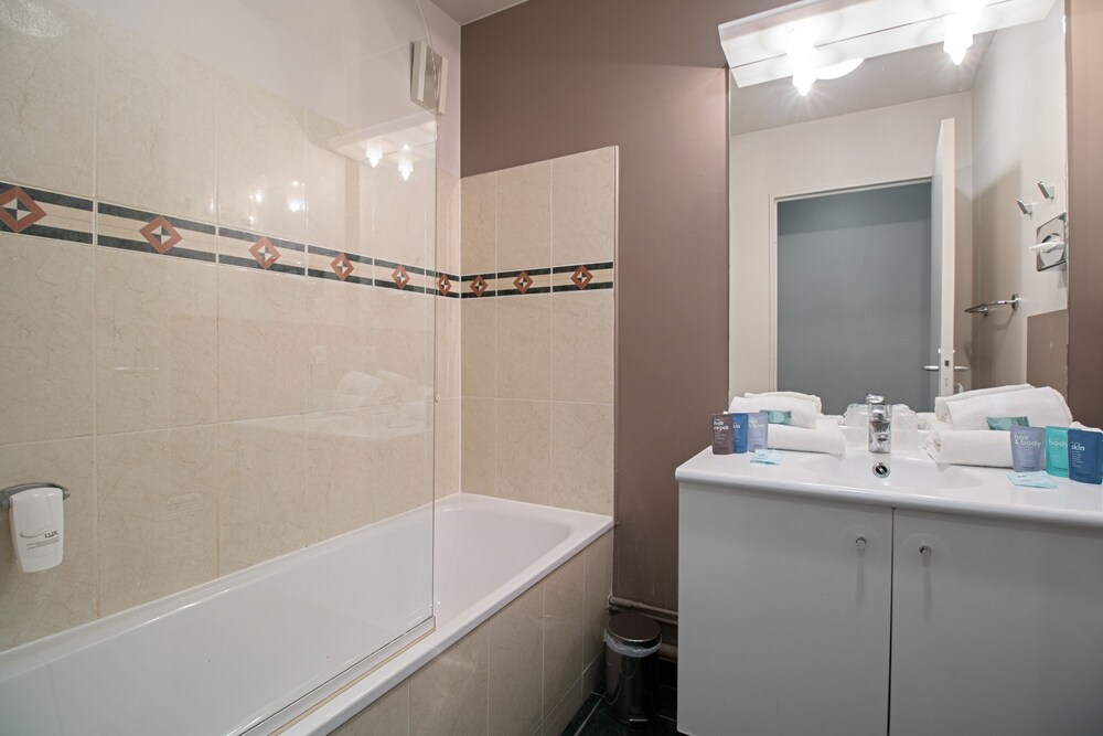 Apartment, 2 Bedrooms, Kitchenette - Bathroom