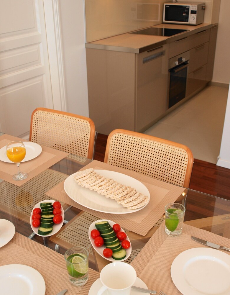 Standard Apartment, 2 Bedrooms - Room Service - Dining