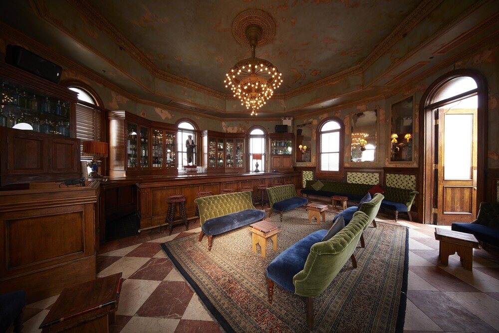 Hotel Lounge