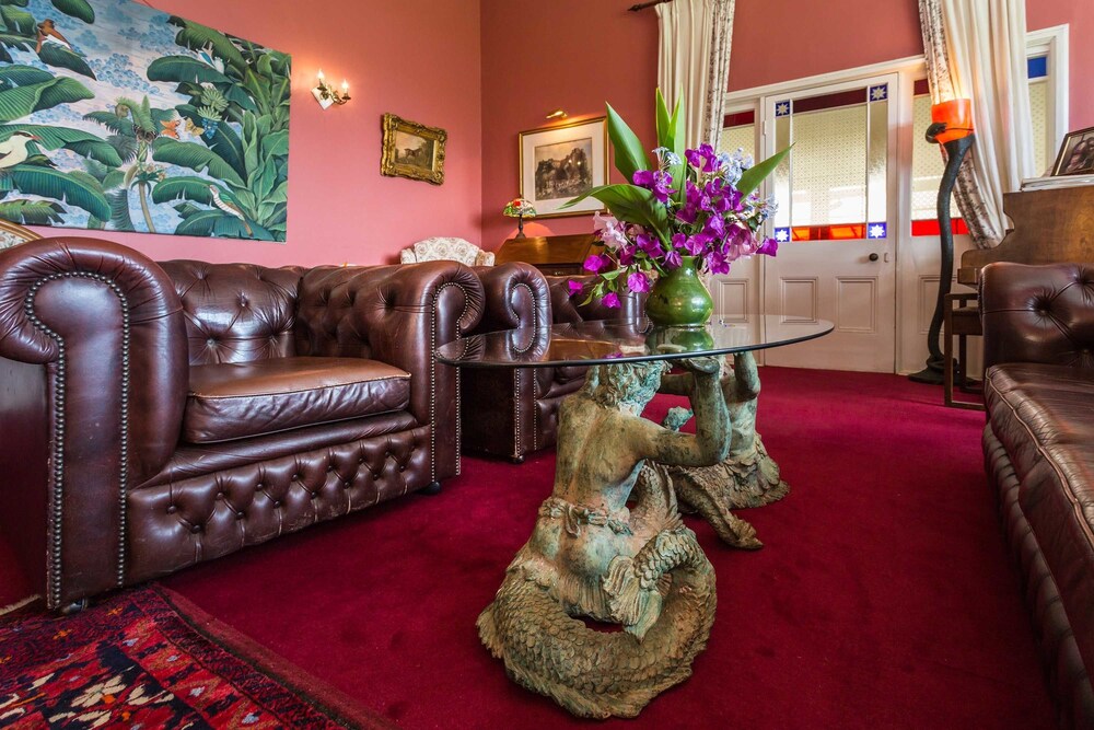 Executive Lounge