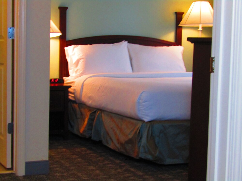 Room, 1 Queen Bed, Accessible, Kitchen (Roll-In Shower) - Guestroom