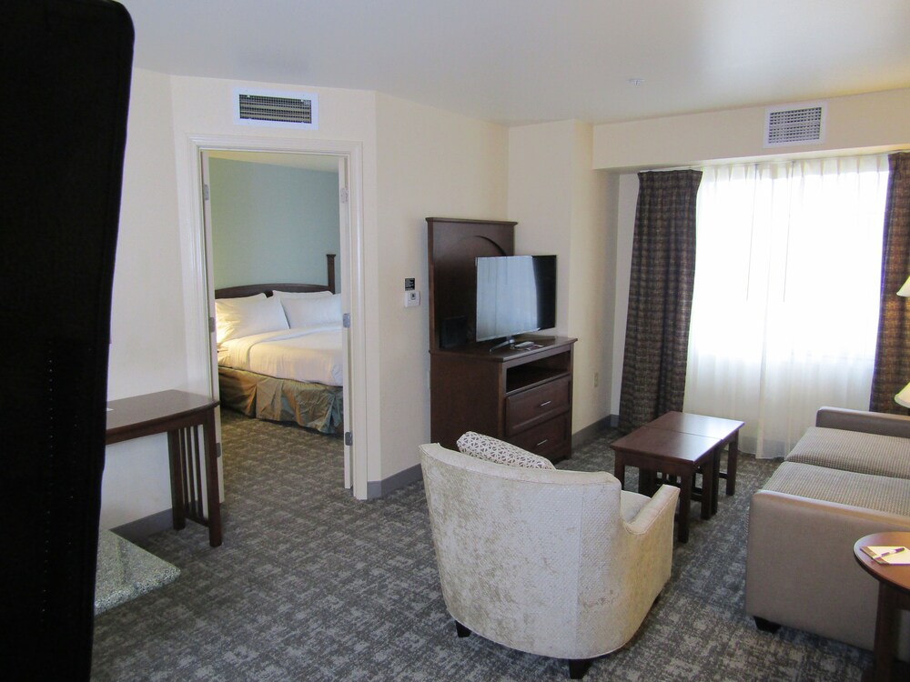Suite, 2 Bedrooms, Kitchen, River View - Guestroom