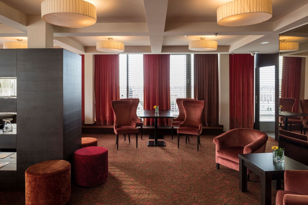 Lounge executive