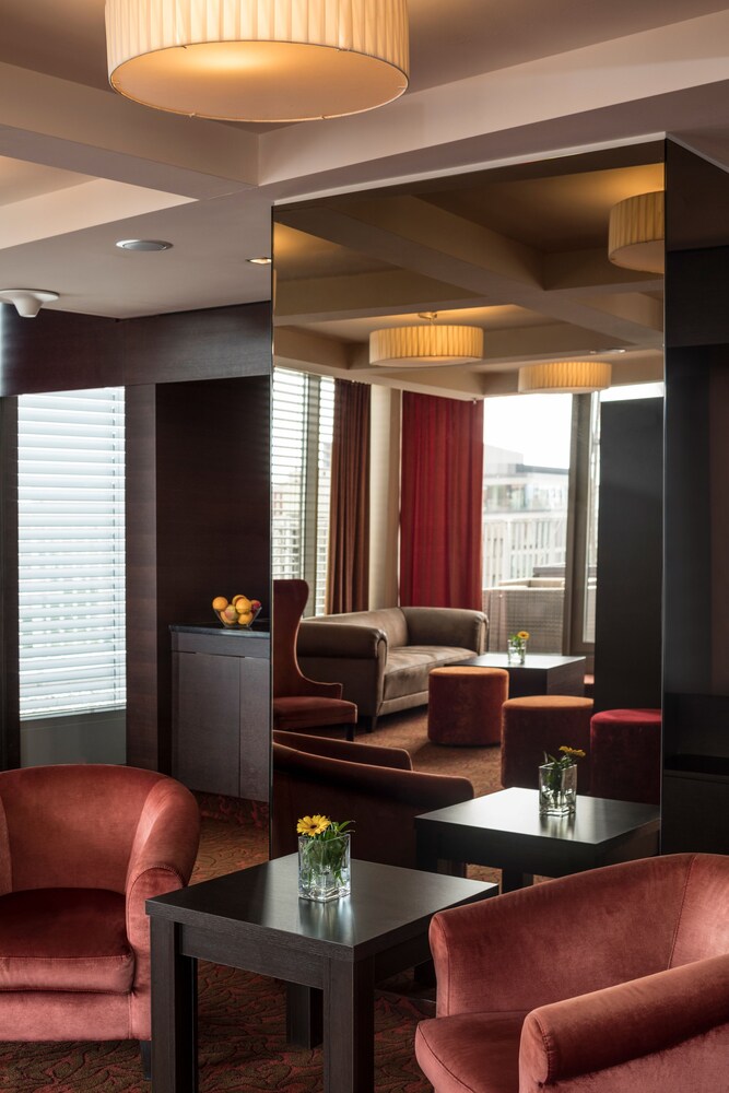 Lounge executive