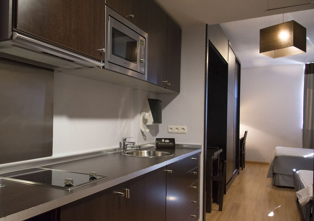 Cocina básica en la habitación