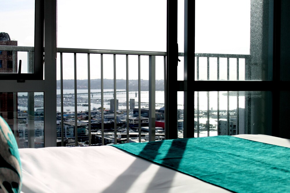 Executive Suite, 1 Bedroom - Guestroom View