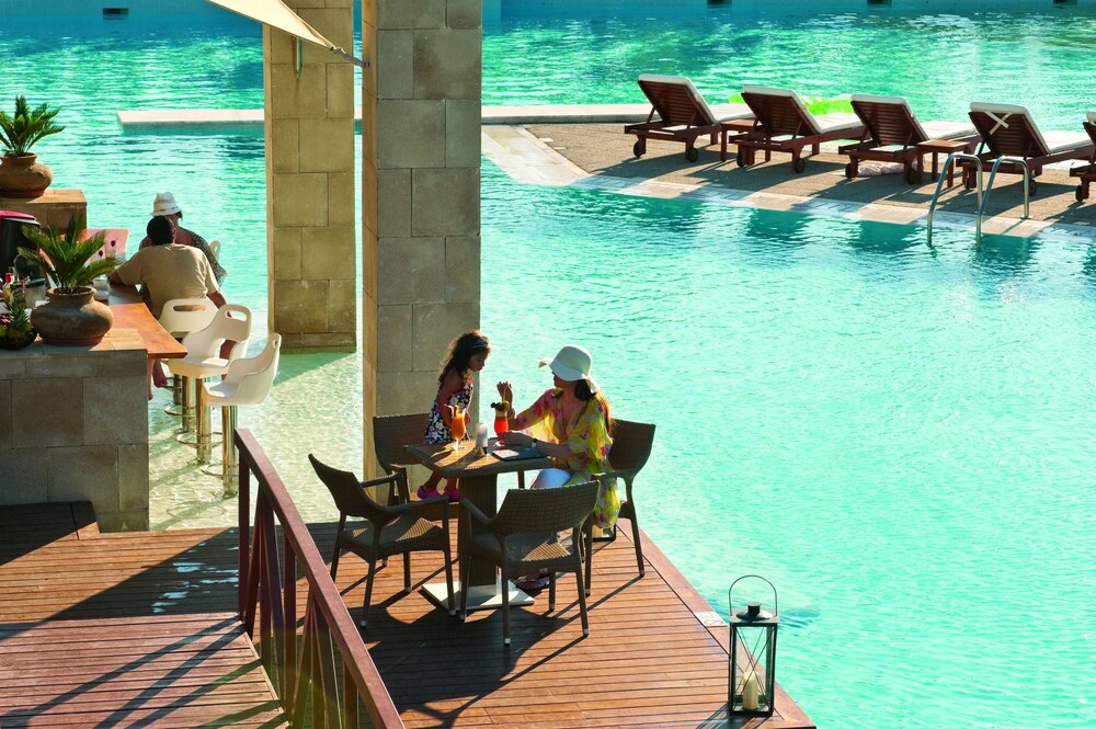 Poolside Bar