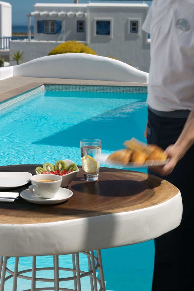 Poolside Bar