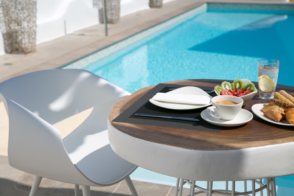 Poolside Bar
