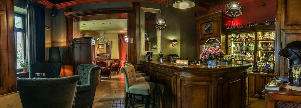 Hotel Bar