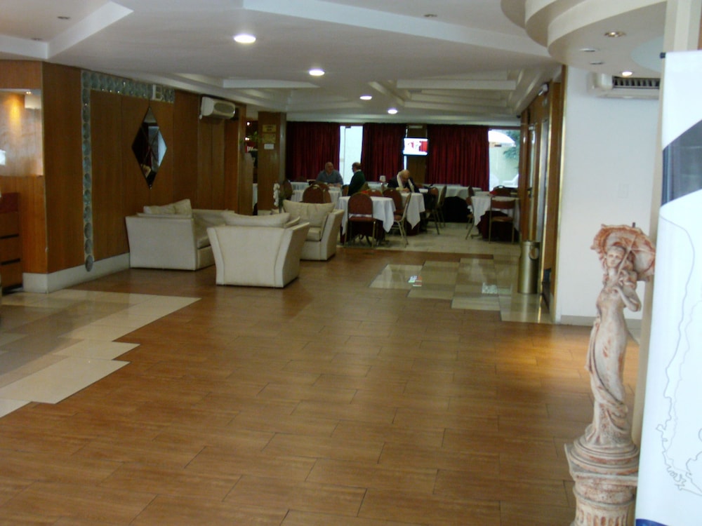 Hotel Lounge