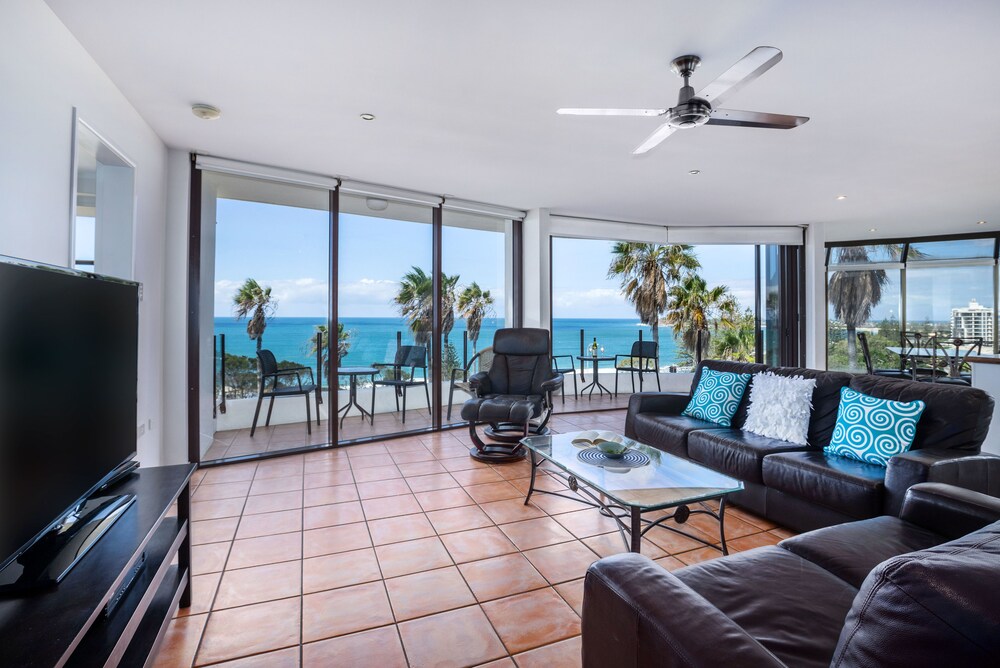 3 Bedrooms Apartment (Marina Heights - Stairs Access Only) - Living Area