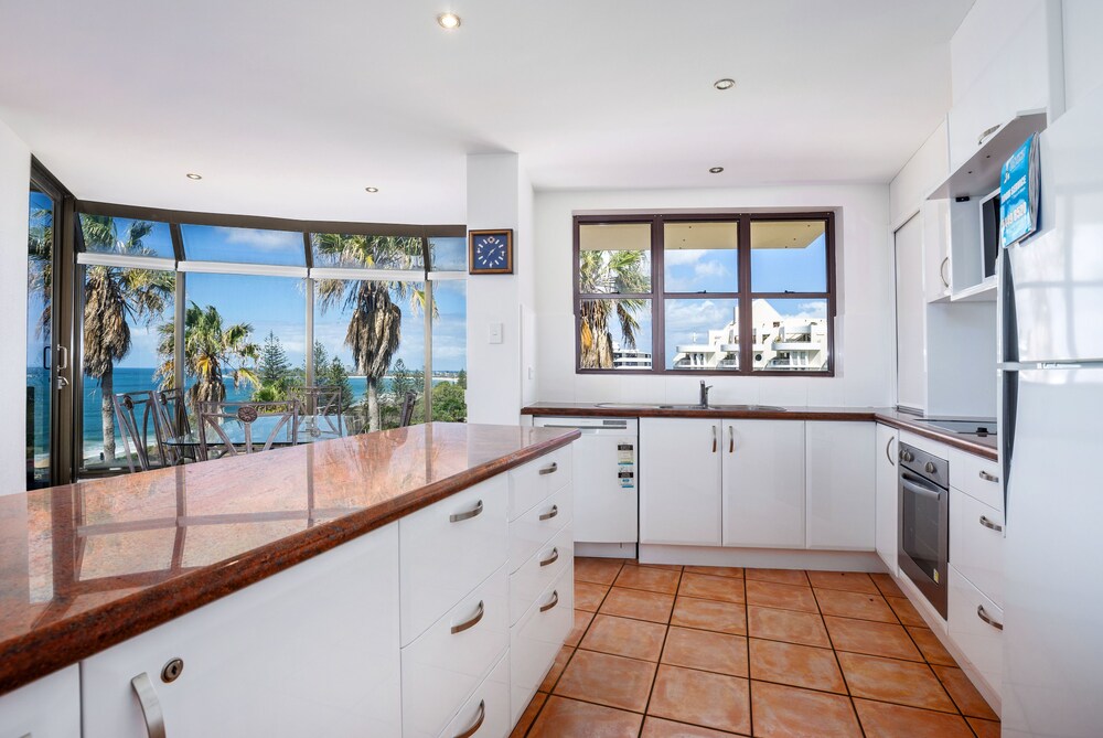 3 Bedrooms Apartment (Marina Heights - Stairs Access Only) - In-Room Kitchen