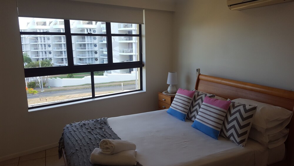 3 Bedrooms Ocean View Apartment - Guestroom