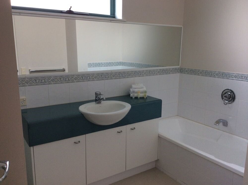 3 Bedroom Mariner Ocean View - Bathroom