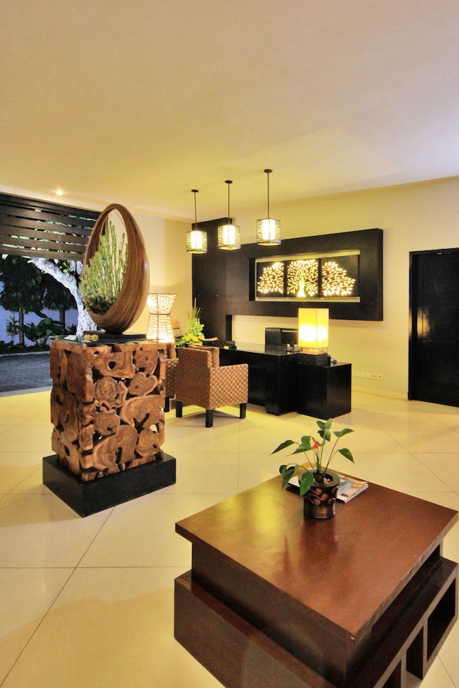 Hotel Lounge