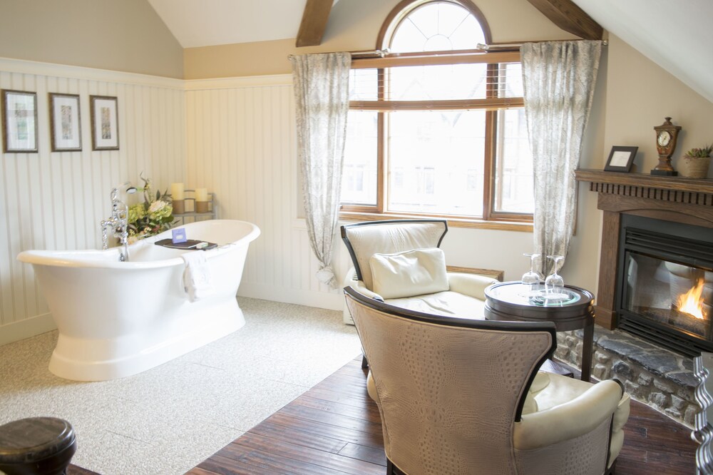 Deep Soaking Bathtub