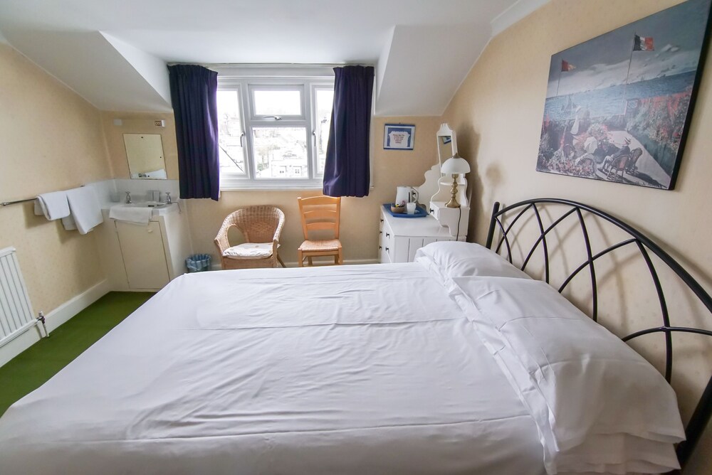 Guest room