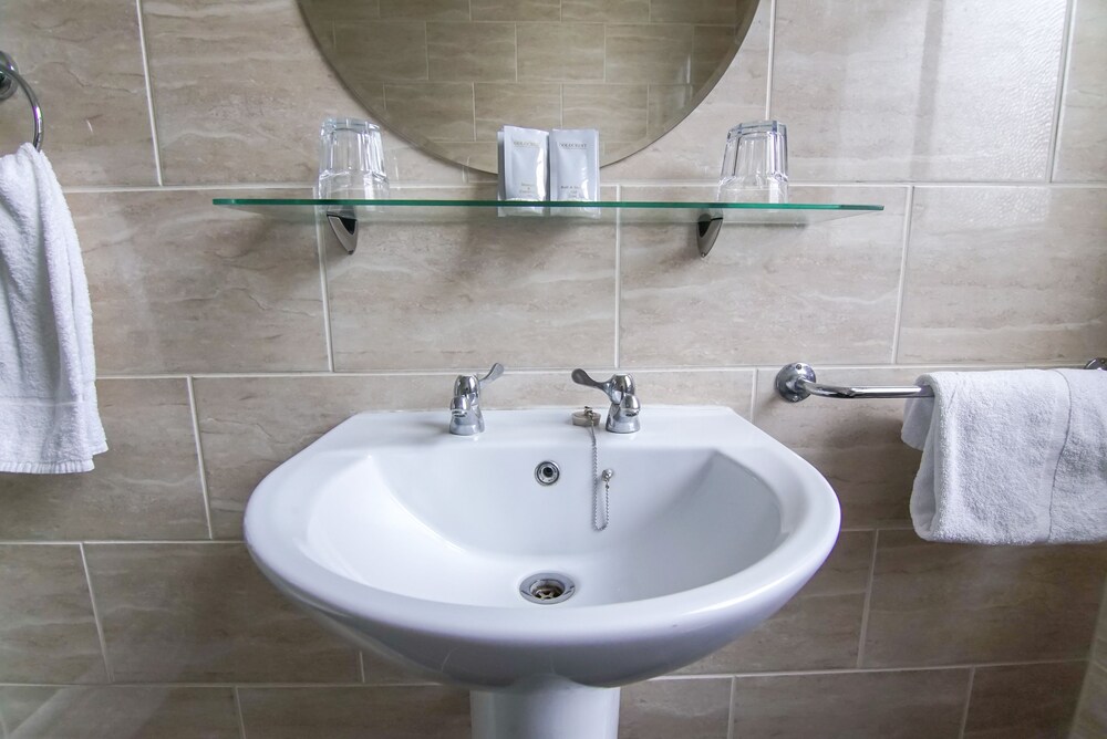 Bathroom sink