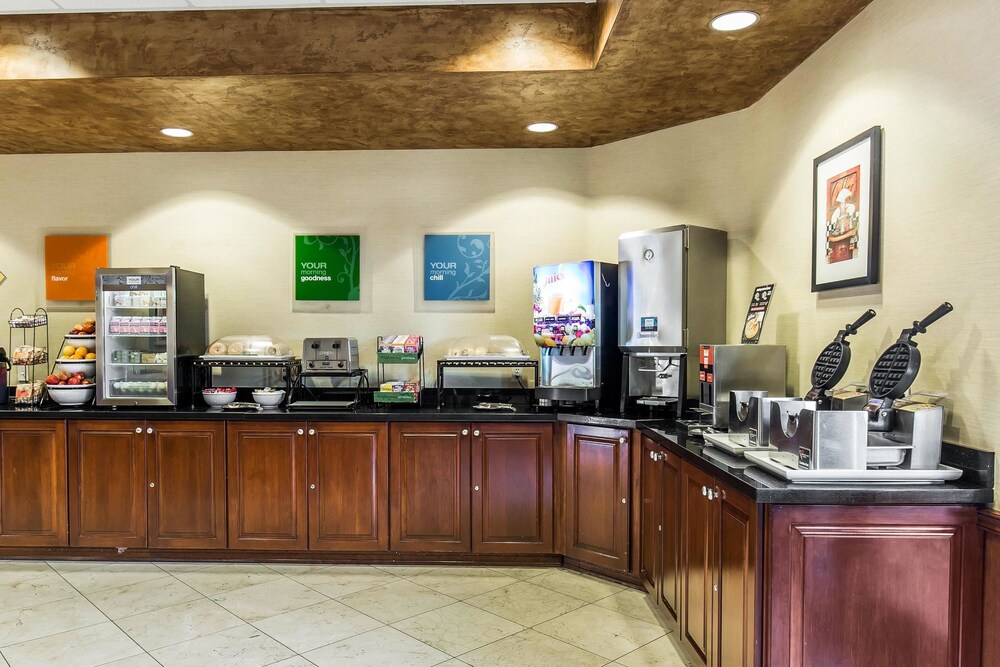 Breakfast area, Comfort Inn & Suites Henderson - Las Vegas