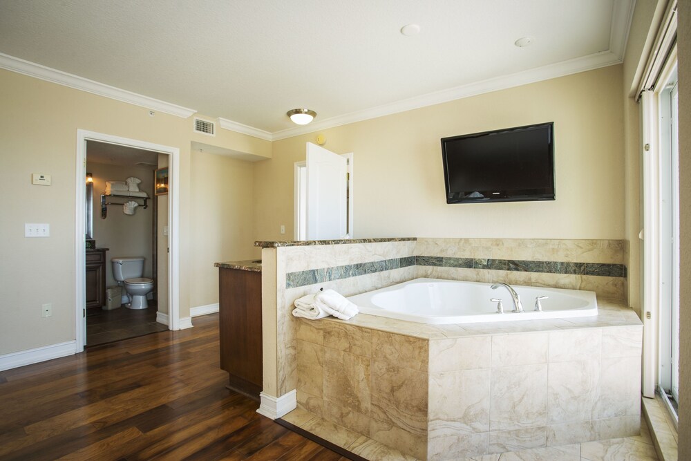 Deep Soaking Bathtub