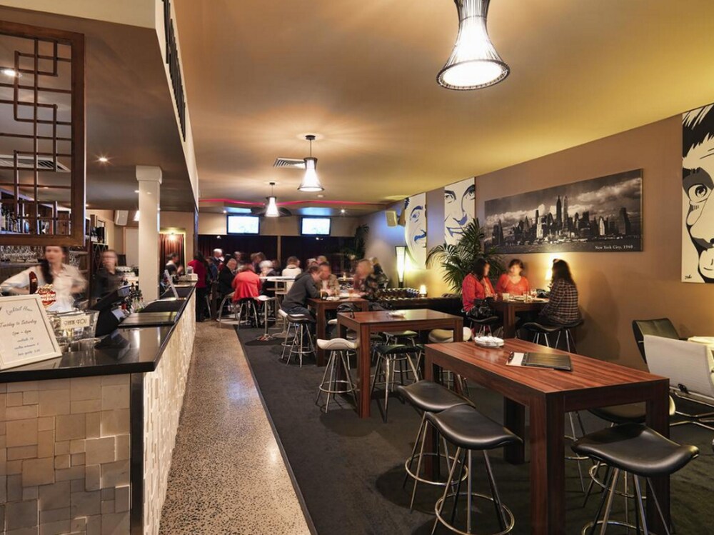 Hotel Bar