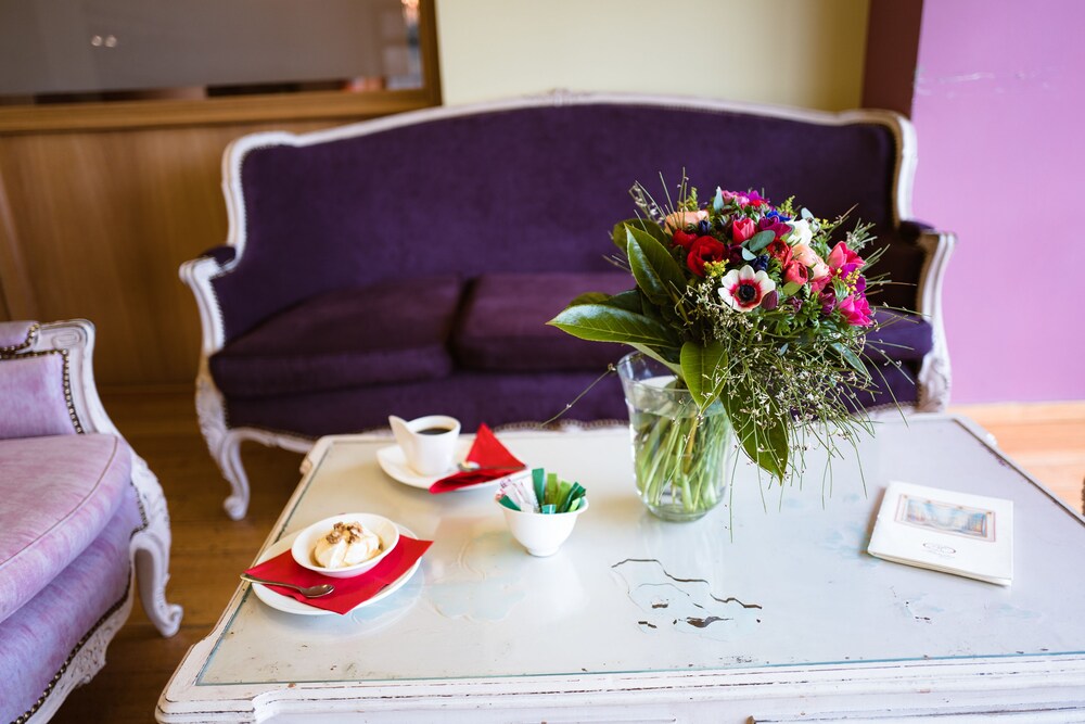 Hotel Lounge