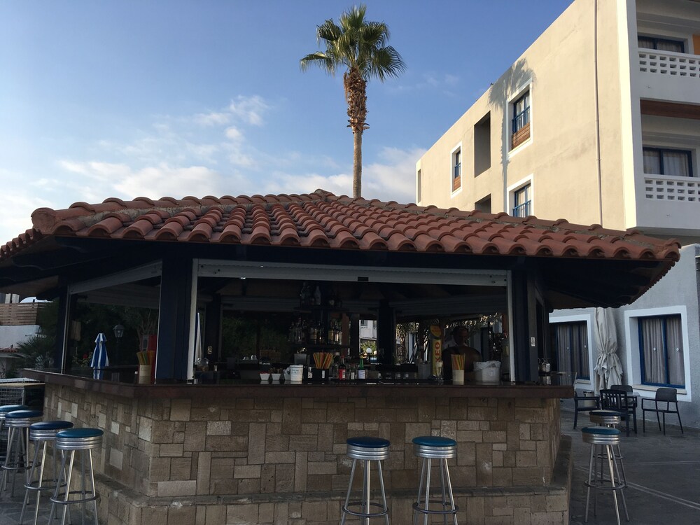 Poolside Bar