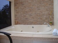 Romantic Villa, Jetted Tub
