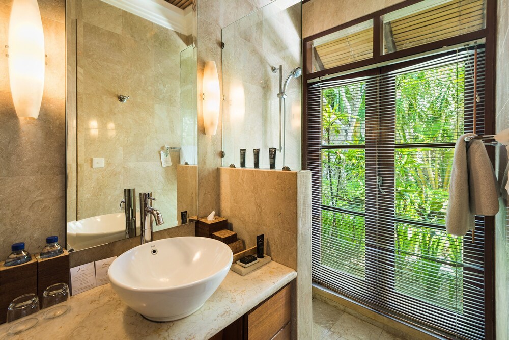 Four Bedroom Ocean View Pool Villa - Bathroom