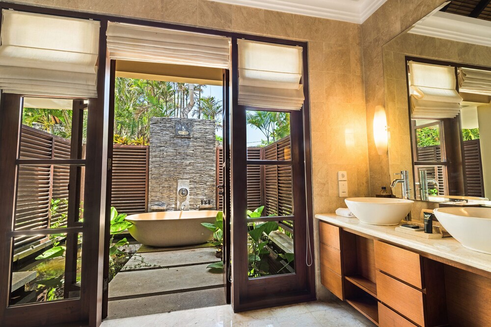 Four Bedroom Ocean View Pool Villa - Bathroom