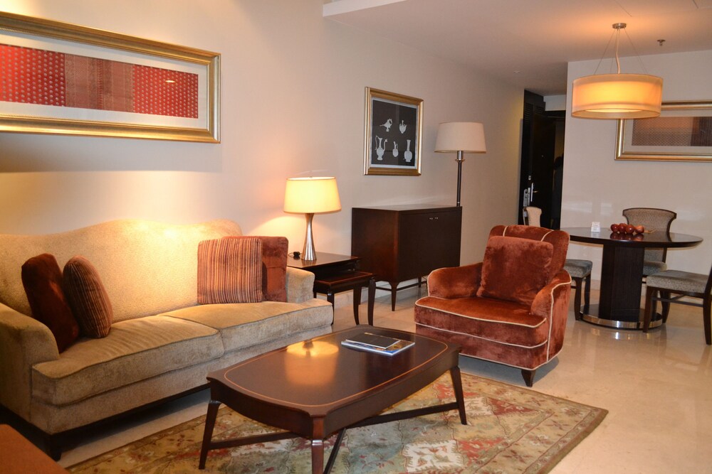 Executive Room, 3 Bedrooms - Living Area