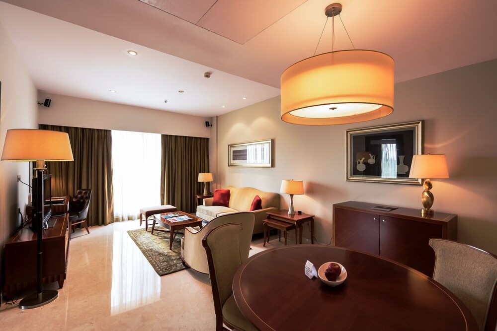 Executive Room, 1 Bedroom - In-Room Dining