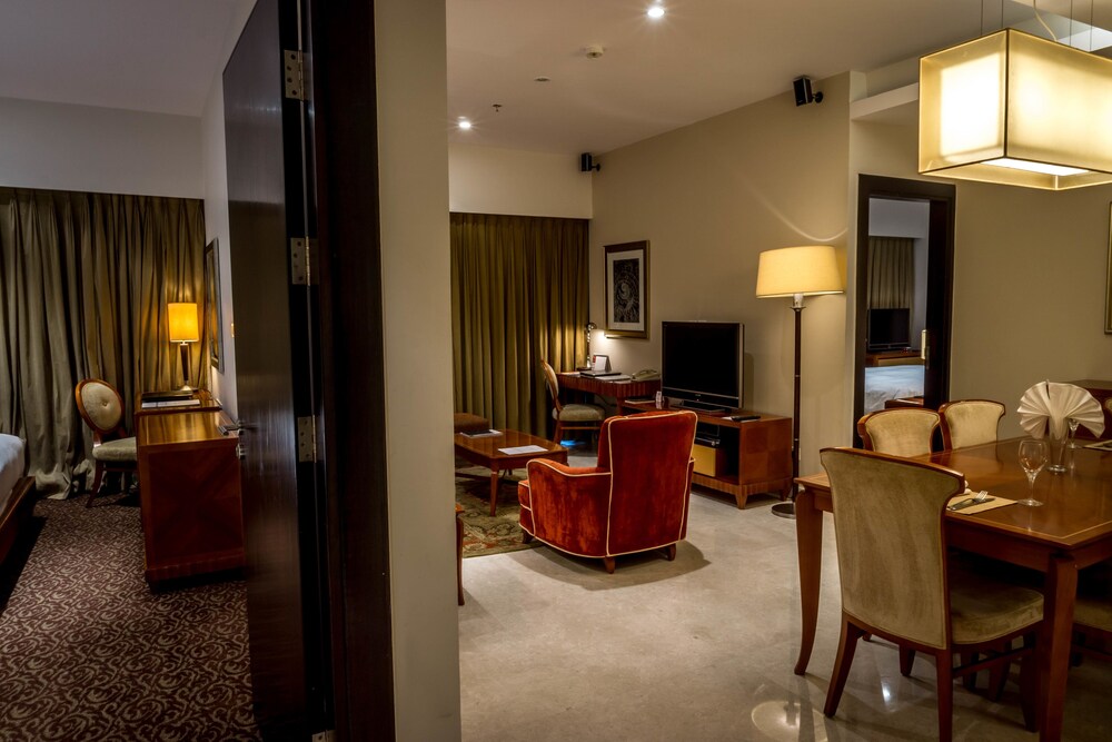 Executive Room, 3 Bedrooms - Living Room