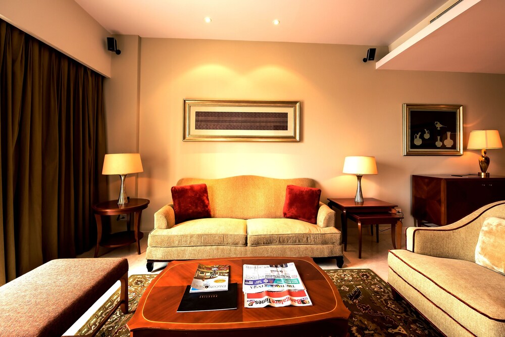 Executive Room, 1 Bedroom - Living Room
