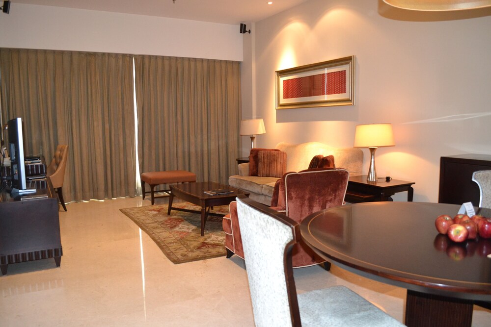 Executive Room, 3 Bedrooms - Living Area