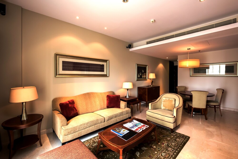 Executive Room, 1 Bedroom - Living Room