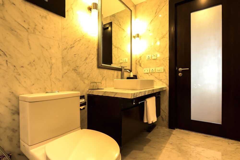 Executive Studio - Bathroom