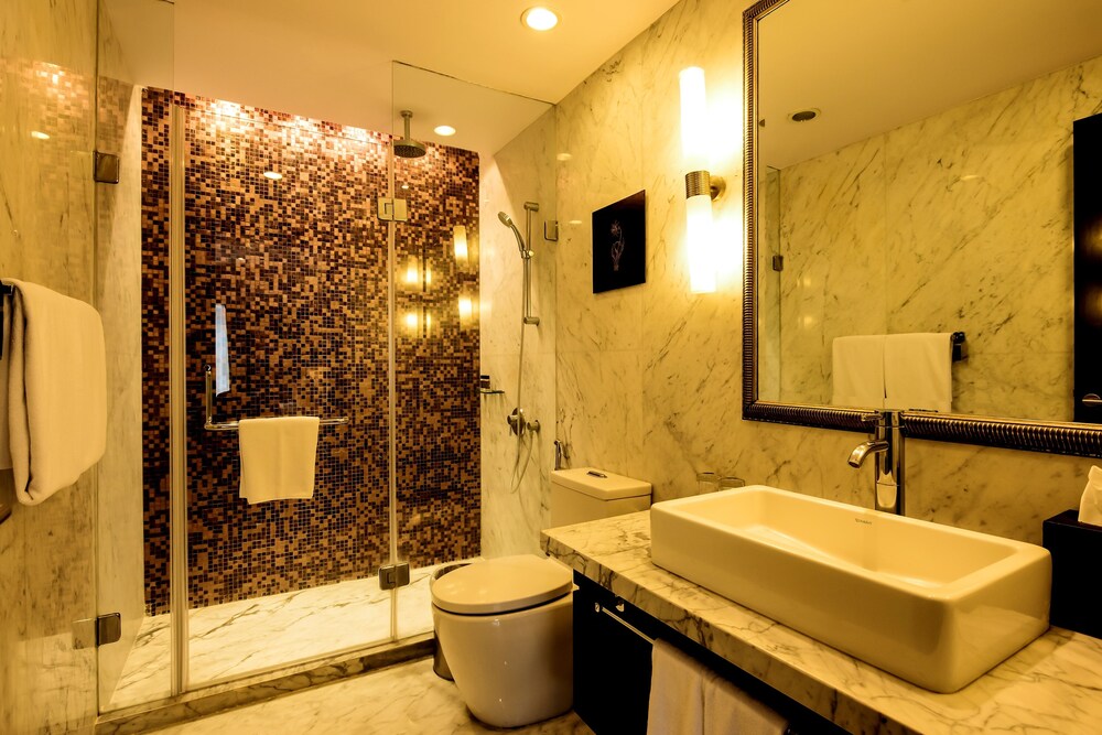 Executive Studio - Bathroom
