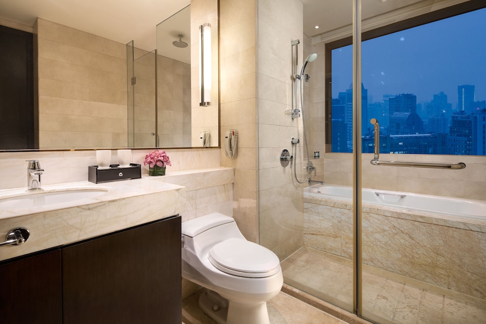 Executive Studio - Bathroom